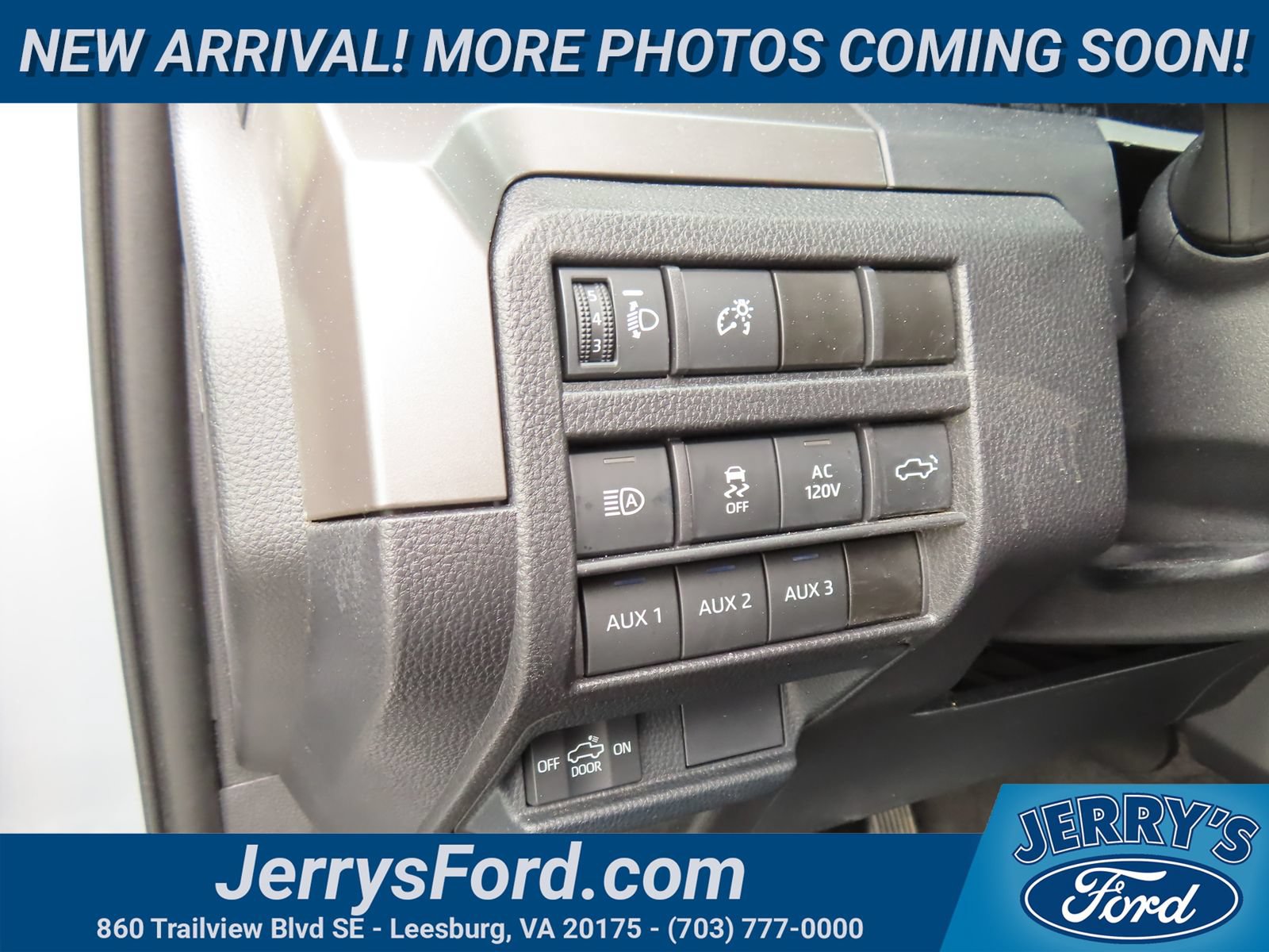 Used 2024 Toyota Tacoma TRD Off-Road w/ TRD Off Road Premium Package AWD/4WD image 16