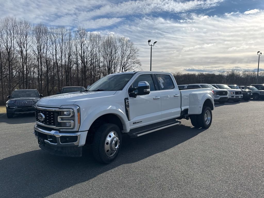 Certified 2023 Ford F450 Lariat w/ Chrome Package image 3