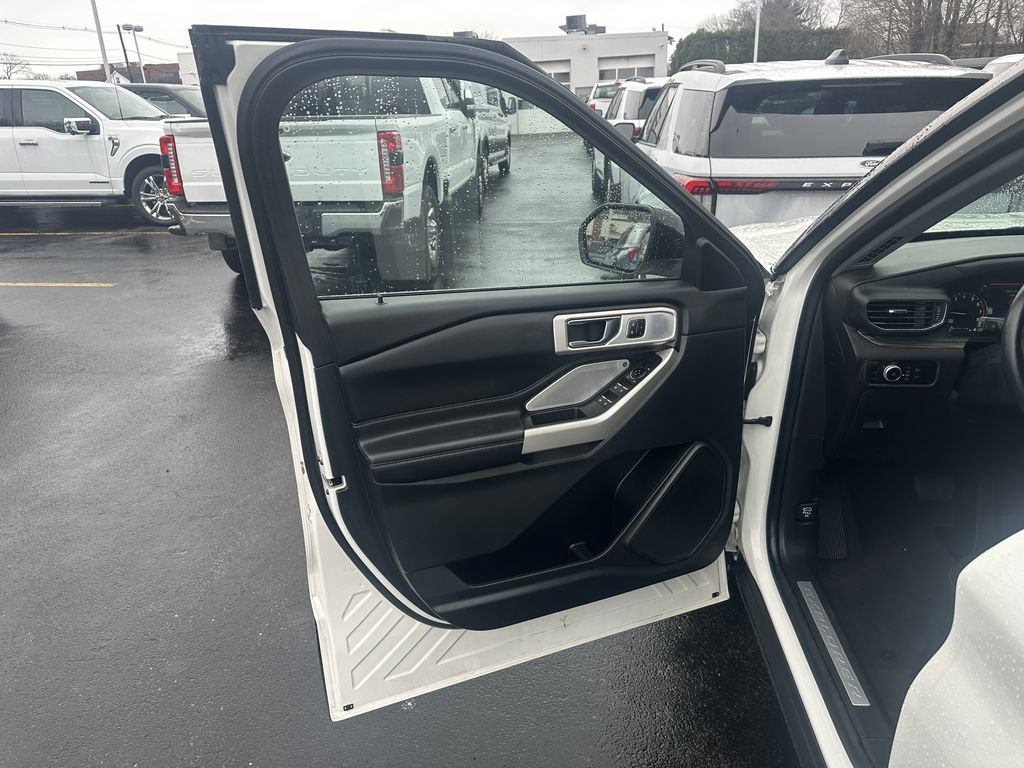 Certified 2022 Ford Explorer Limited w/ Limited Technology Package AWD/4WD image 12