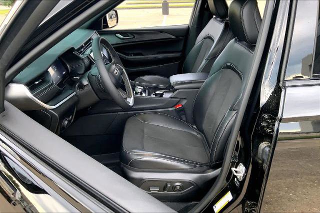 Used 2025 Jeep Grand Cherokee L Altitude AWD/4WD image 8