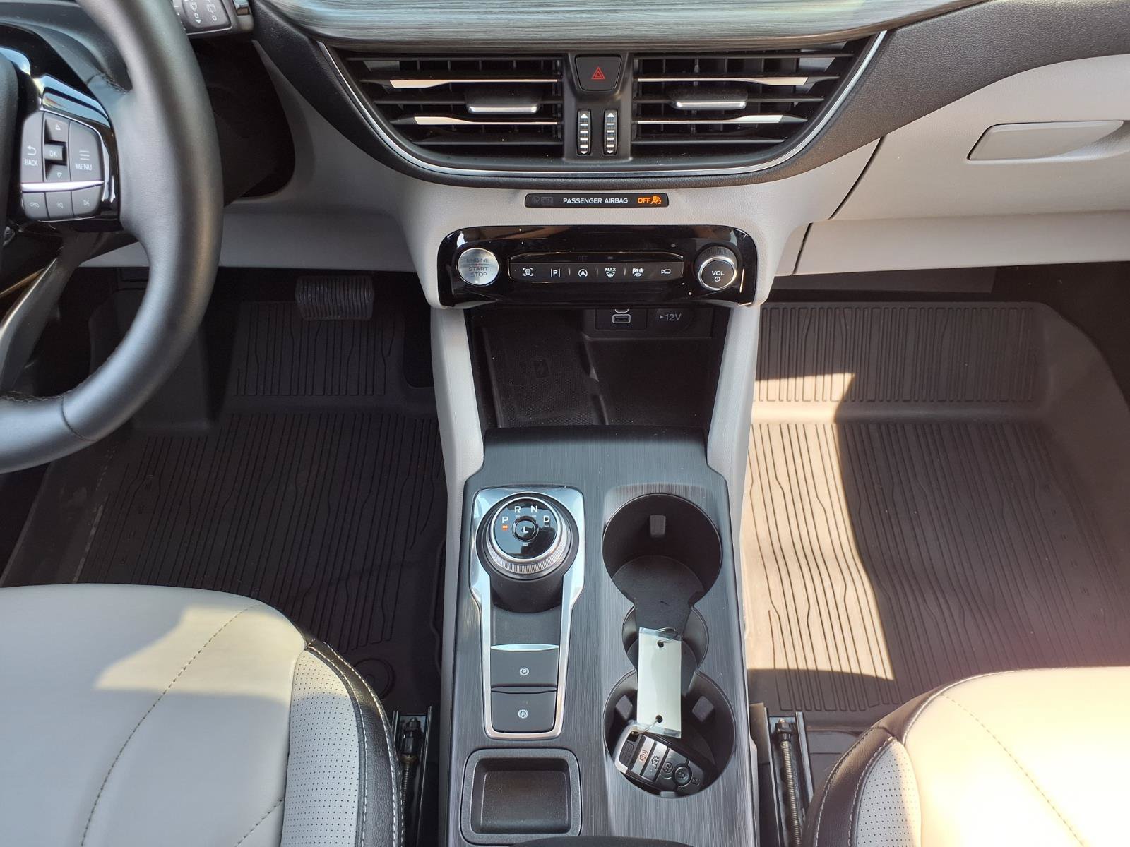 Certified 2025 Ford Escape Platinum w/ Premium Technology Package AWD/4WD image 17