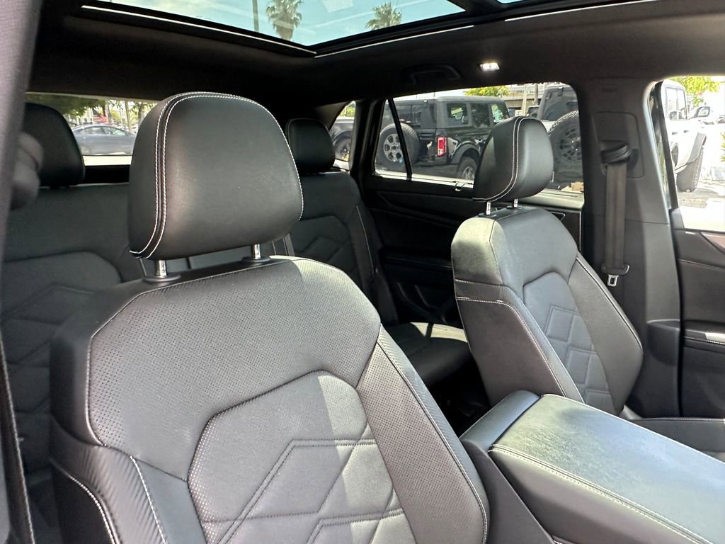Used 2024 Volkswagen Atlas Cross Sport SE FWD image 17