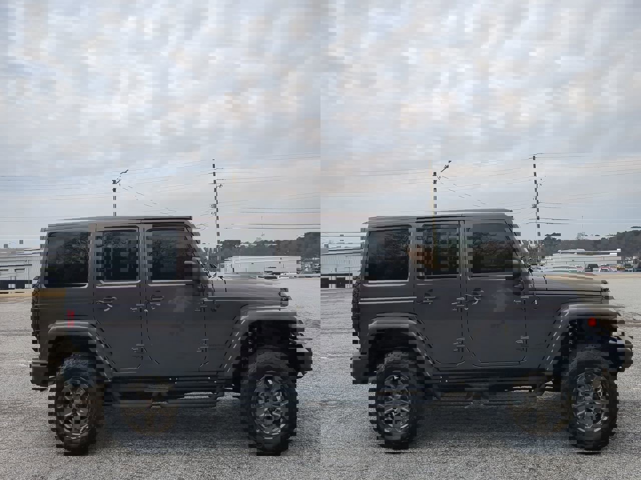 Used 2017 Jeep Wrangler Unlimited Sahara image 2