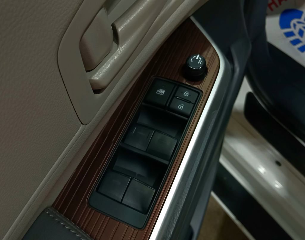 Used 2023 Toyota Sienna LE image 18