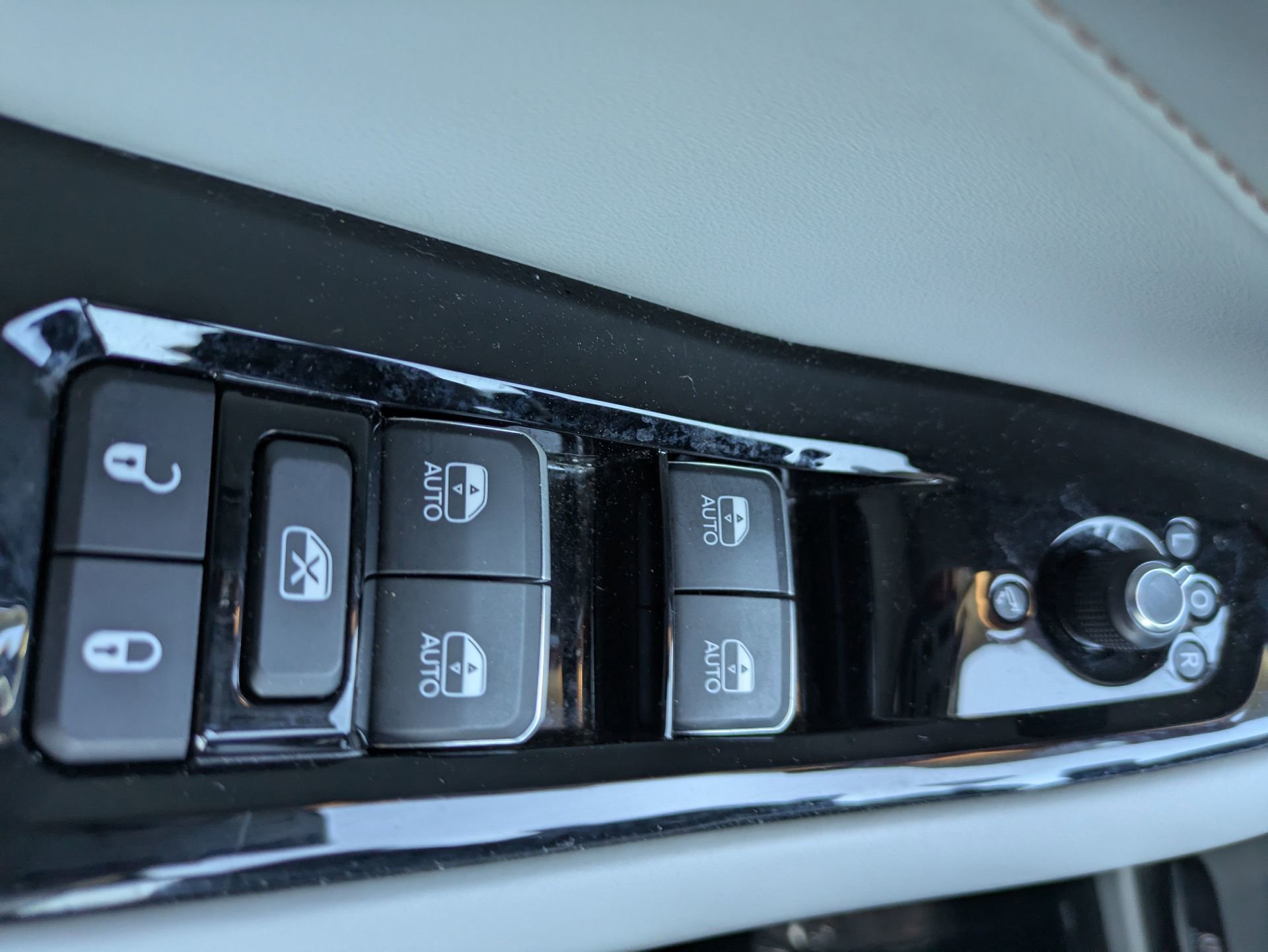 Used 2022 Jeep Grand Cherokee Overland w/ Luxury Tech Group IV image 31