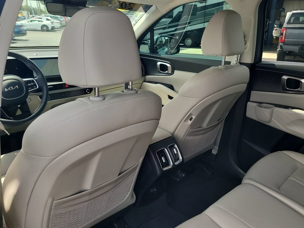 Used 2025 Kia Sorento S FWD image 9
