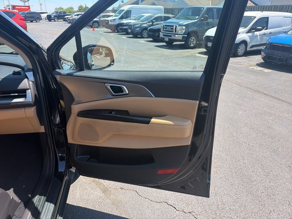 Used 2024 Kia Carnival LX FWD image 34
