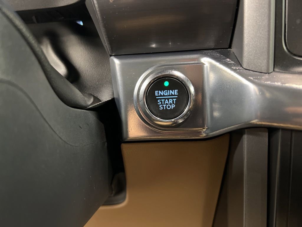 Certified 2022 Ford F150 Lariat w/ Equipment Group 502A High image 19