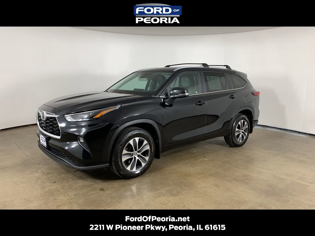 Used 2023 Toyota Highlander XLE AWD/4WD image 1