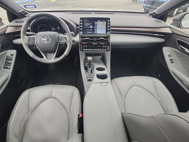 Used 2020 Toyota Avalon Limited image 5