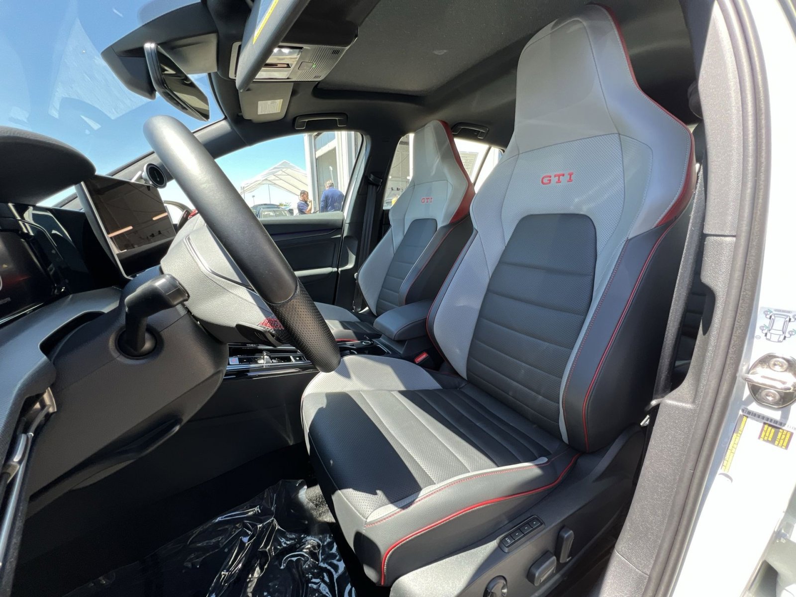 Used 2025 Volkswagen GTI SE FWD image 21