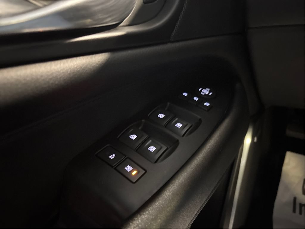 Used 2019 Cadillac Escalade Luxury w/ Escalade Sport Edition AWD/4WD image 36