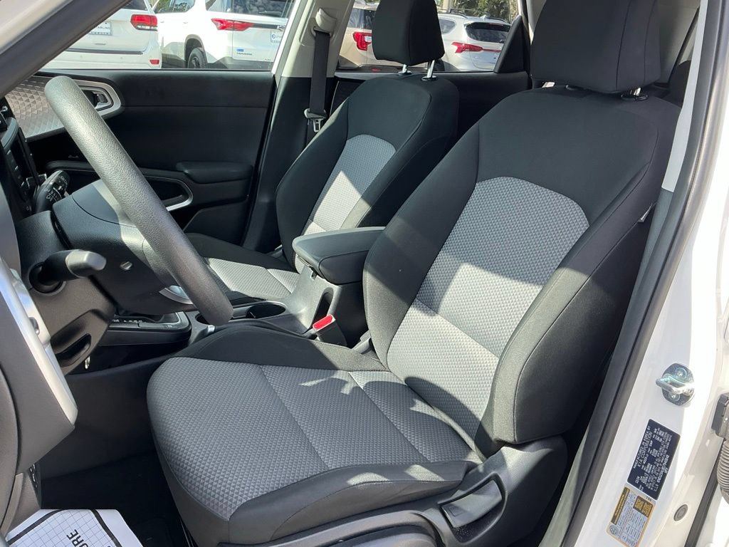 Used 2025 Kia Soul LX w/ LX Technology Package FWD image 30