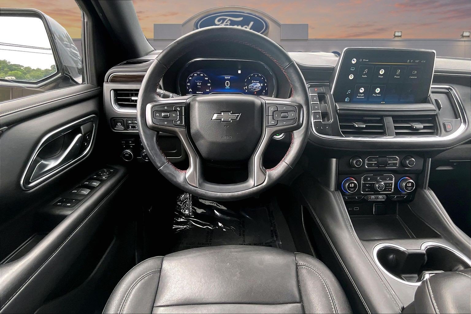 Used 2022 Chevrolet Suburban Z71 w/ Luxury Package AWD/4WD image 5