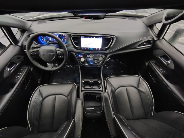 Used 2026 Chrysler Pacifica Limited w/ S Appearance Package FWD image 2