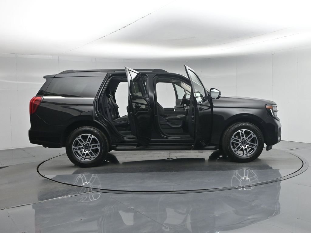 Certified 2025 Ford Expedition Active AWD/4WD image 5