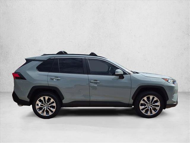 Used 2021 Toyota RAV4 XLE Premium AWD/4WD image 4