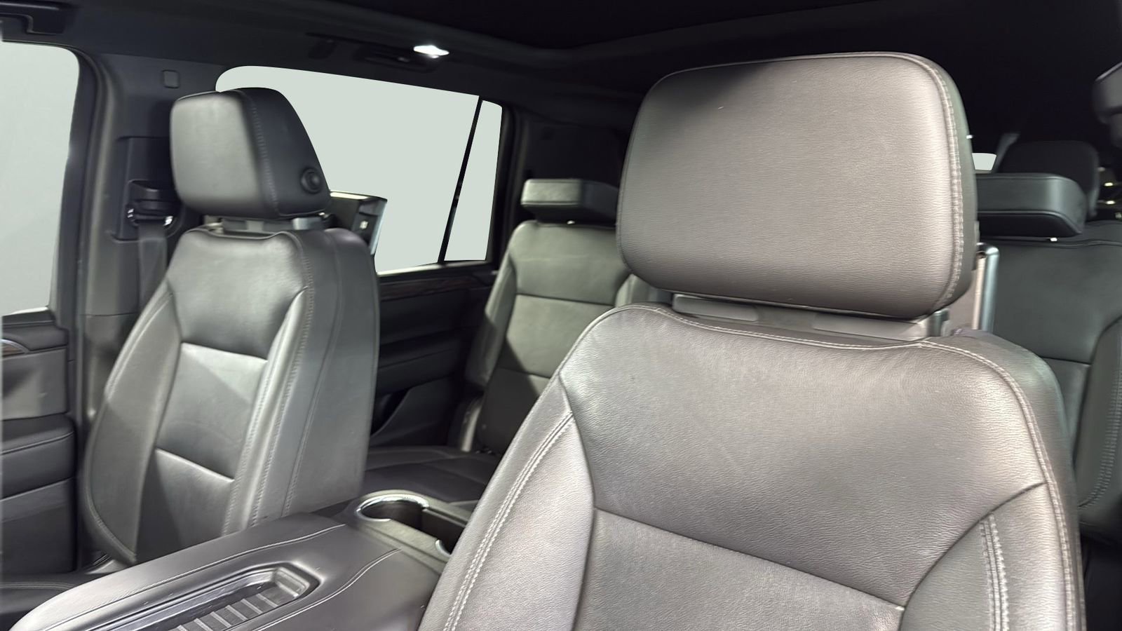 Used 2023 Chevrolet Suburban Z71 w/ Luxury Package image 10