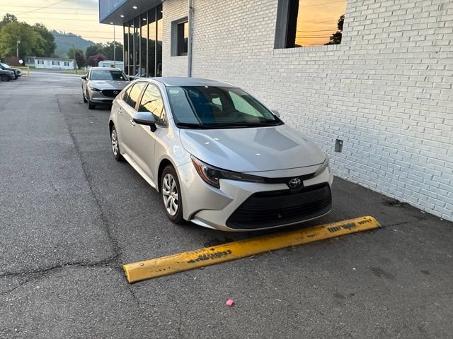Used 2024 Toyota Corolla LE FWD image 4