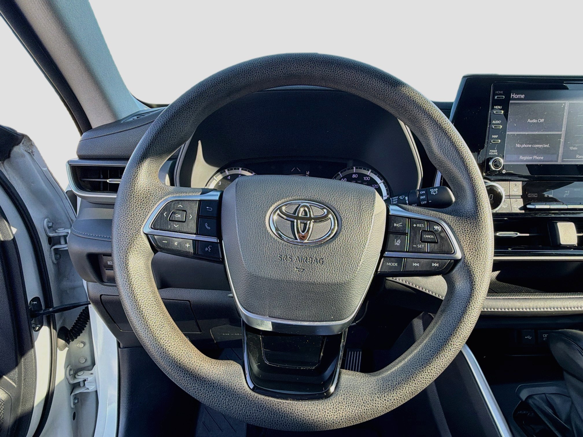 Used 2021 Toyota Highlander L FWD image 11