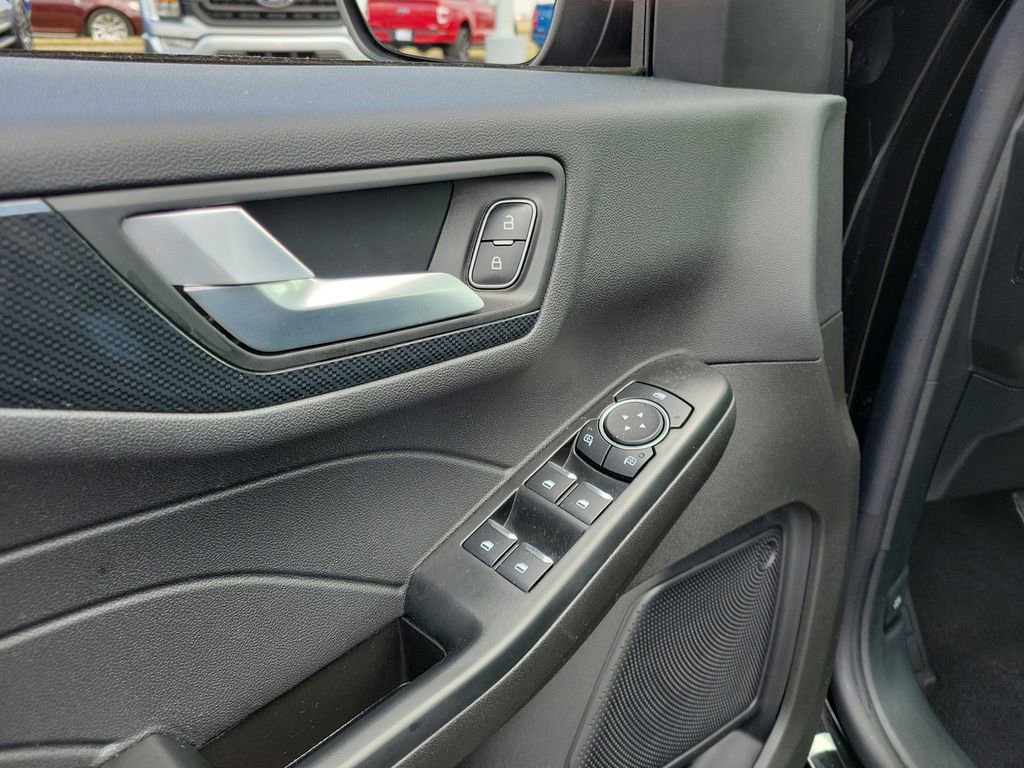 Certified 2025 Ford Escape ST-Line image 19