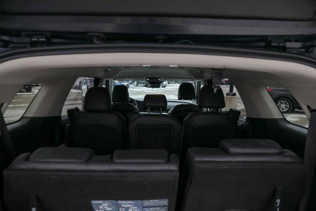 Used 2024 Kia Carnival LX image 15