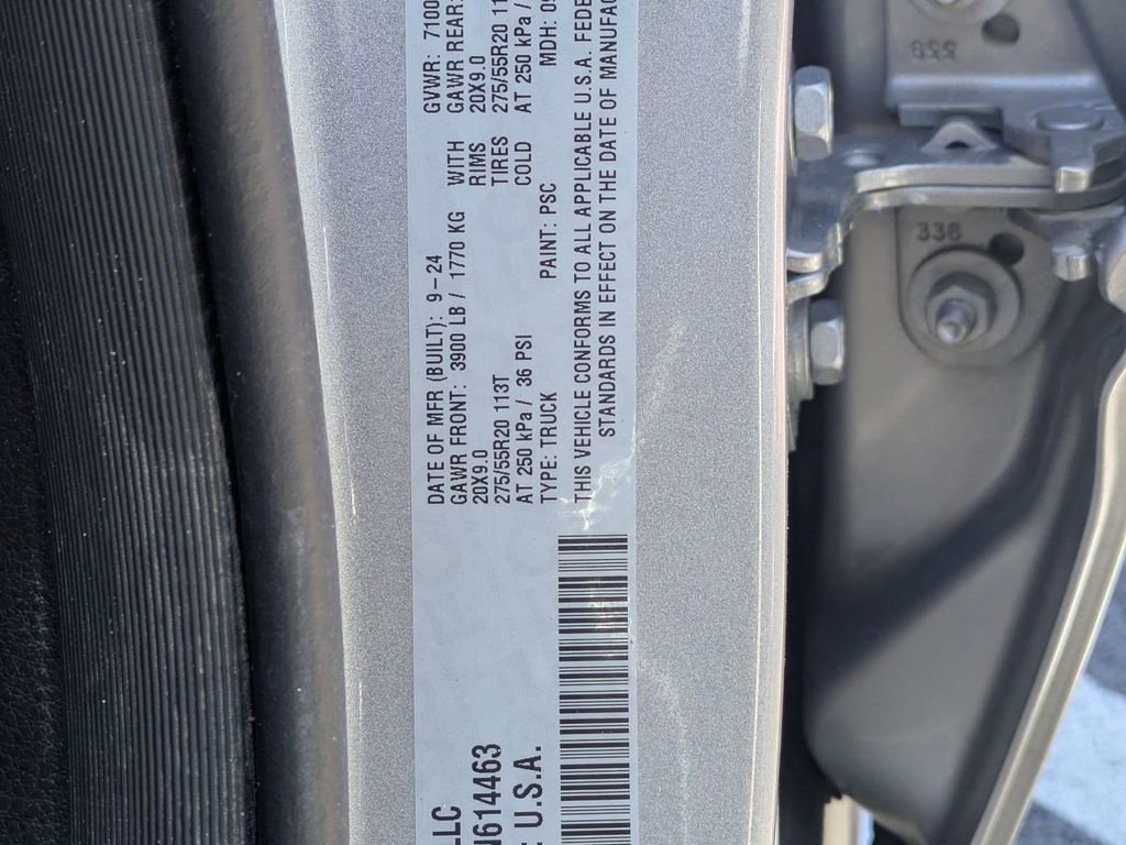 Used 2025 RAM 1500 Laramie AWD/4WD image 31