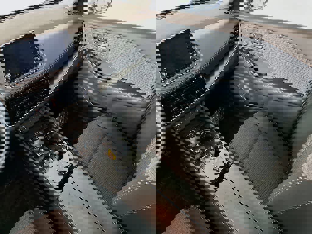 Used 2022 Nissan Rogue SV image 14