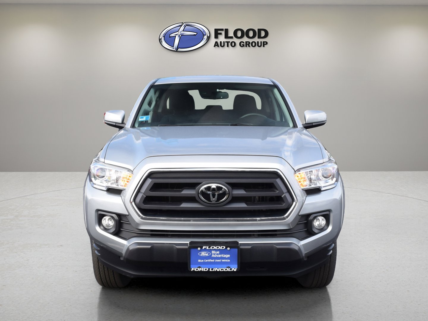 Used 2023 Toyota Tacoma SR5 AWD/4WD image 2