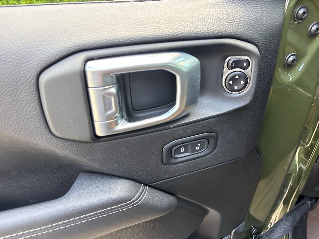 Used 2023 Jeep Wrangler Rubicon w/ LED Lighting Group AWD/4WD image 16