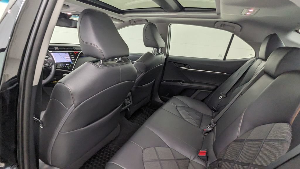 Used 2018 Toyota Camry XLE FWD image 35