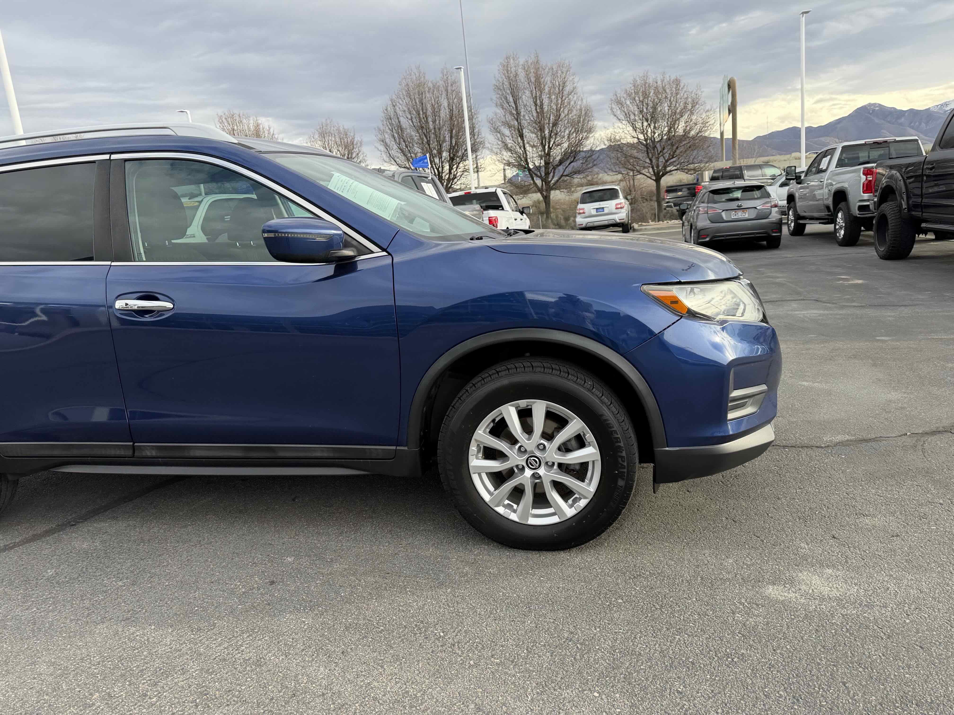 Used 2017 Nissan Rogue SV image 9