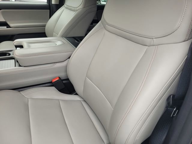 Certified 2025 Ford Expedition Active image 11