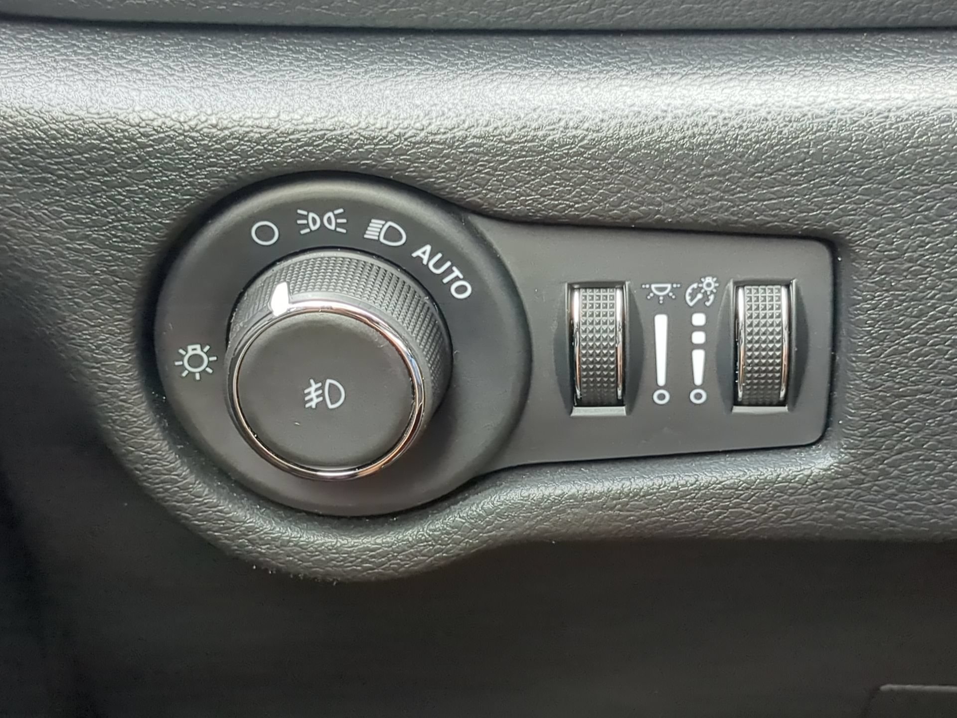Used 2025 Chrysler Pacifica Limited FWD image 66