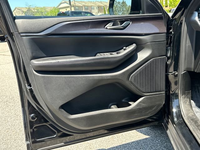 Used 2023 Jeep Grand Cherokee Altitude AWD/4WD image 10