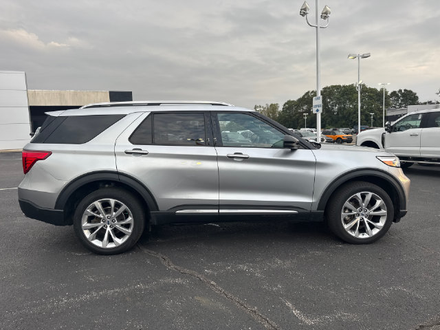 Certified 2023 Ford Explorer Platinum w/ Technology Package AWD/4WD image 8