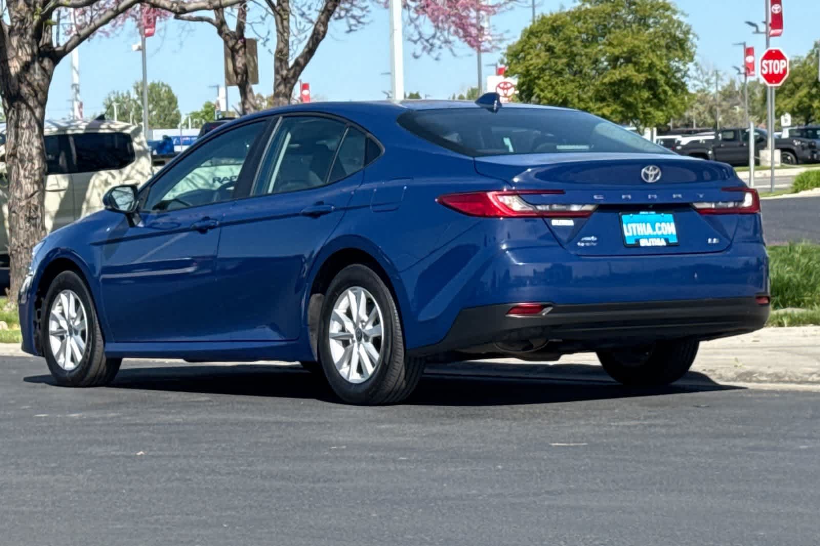 Used 2025 Toyota Camry LE AWD/4WD image 6