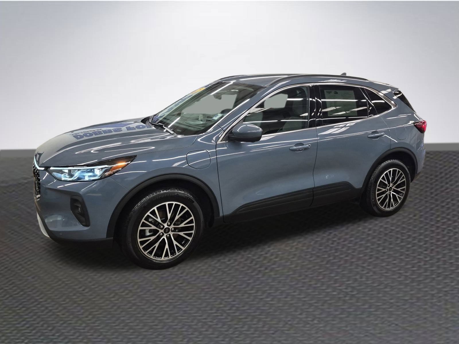 Certified 2025 Ford Escape SE w/ PHEV Premium Package image 2