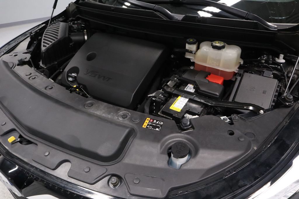 Used 2024 Buick Enclave Essence w/ Sport Touring Edition FWD image 17