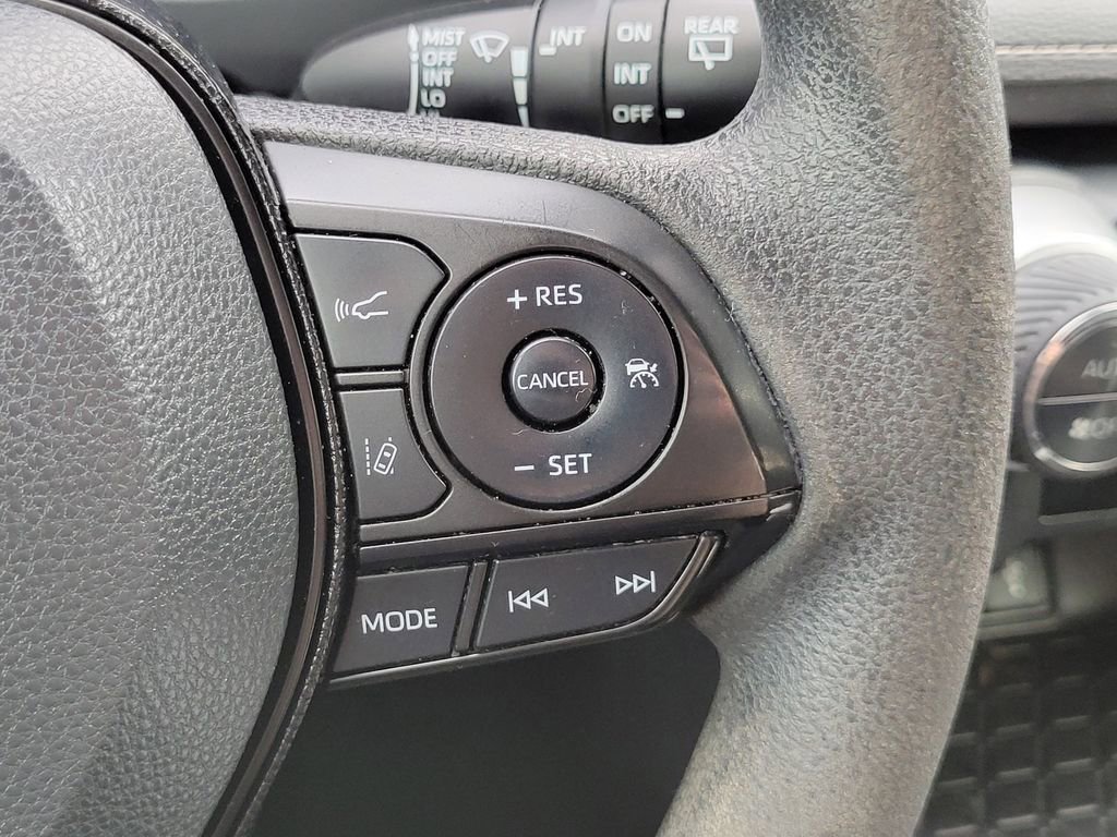 Used 2020 Toyota RAV4 XLE image 28