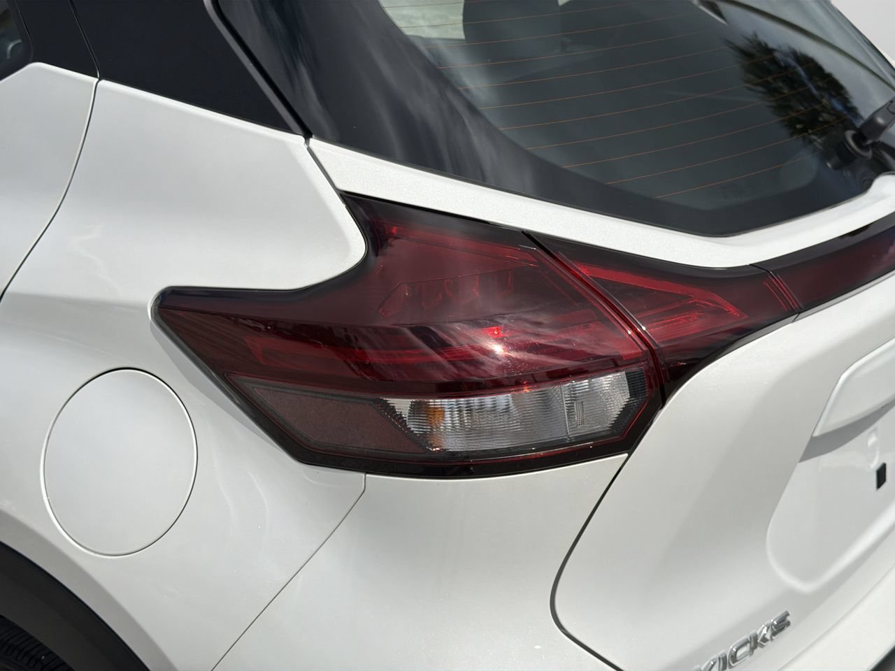 Used 2023 Nissan Kicks SR w/ SR Premium Package FWD image 7