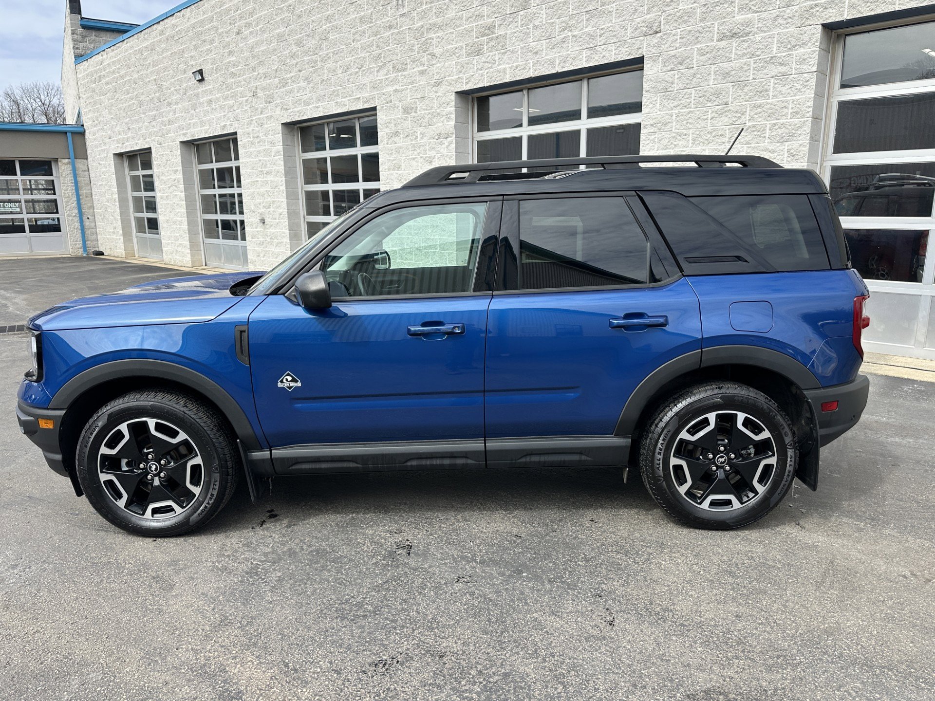 Certified 2023 Ford Bronco Sport Outer Banks w/ Tech Package AWD/4WD image 4