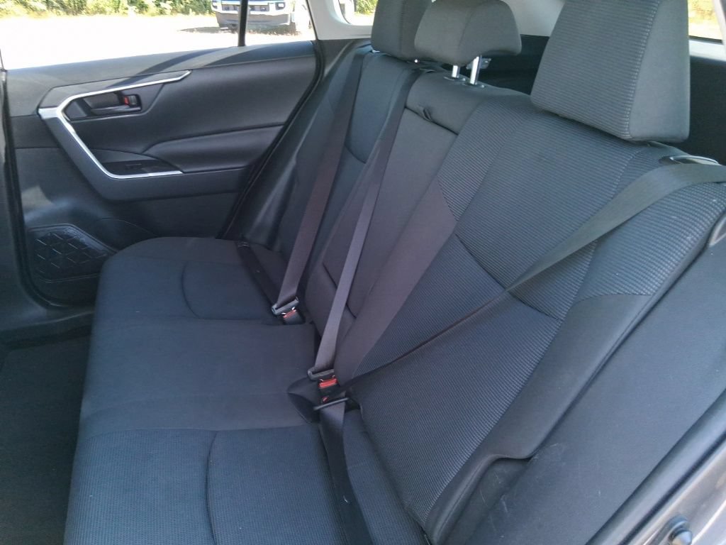 Used 2020 Toyota RAV4 LE w/ Carpet Mat Package AWD/4WD image 9