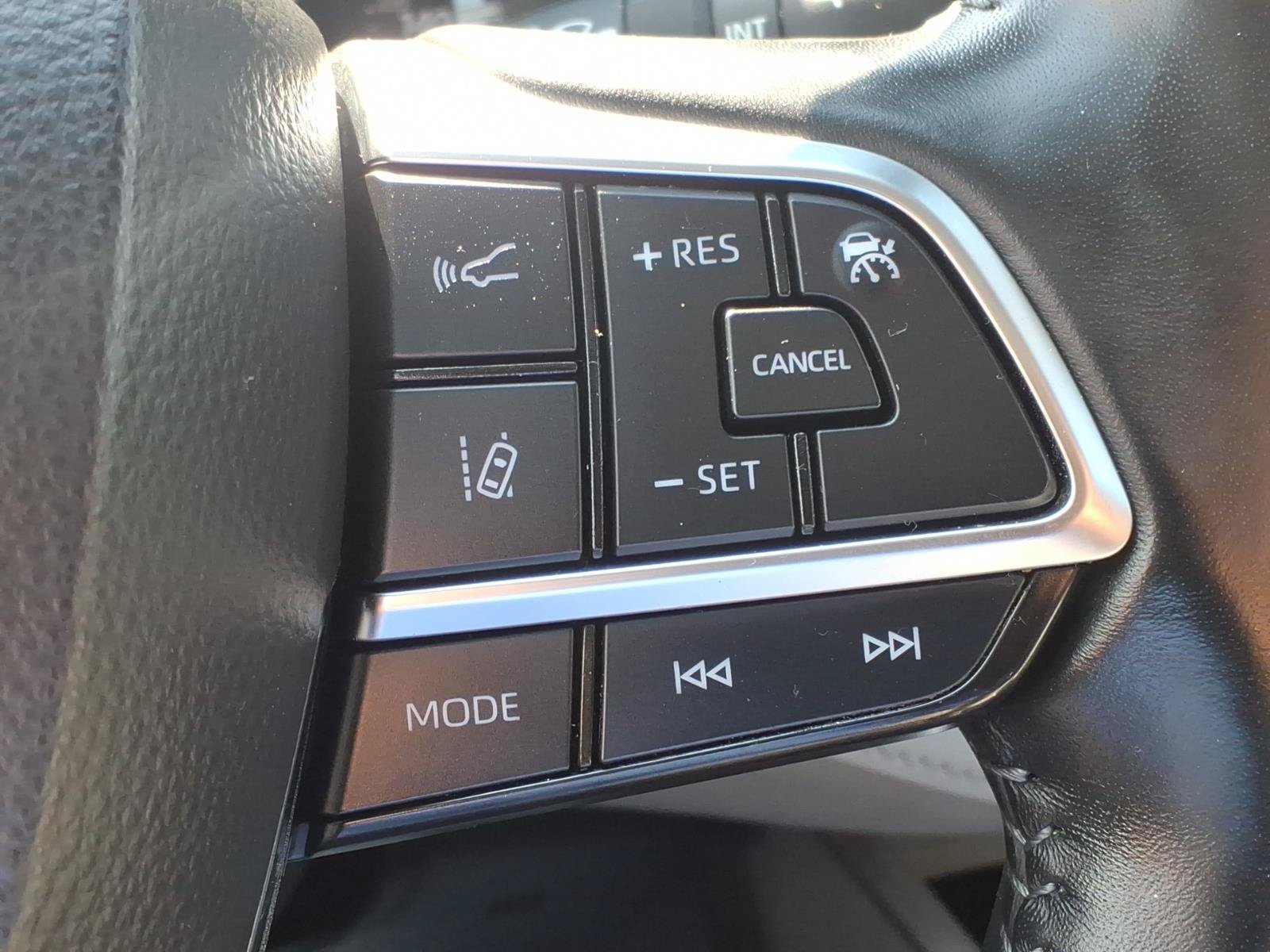 Used 2021 Toyota Highlander XLE AWD/4WD image 15