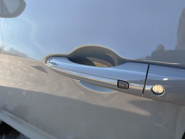 Used 2023 Chrysler Pacifica Touring-L image 15