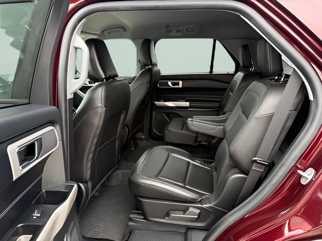 Certified 2022 Ford Explorer XLT w/ Equipment Group 202A AWD/4WD image 5