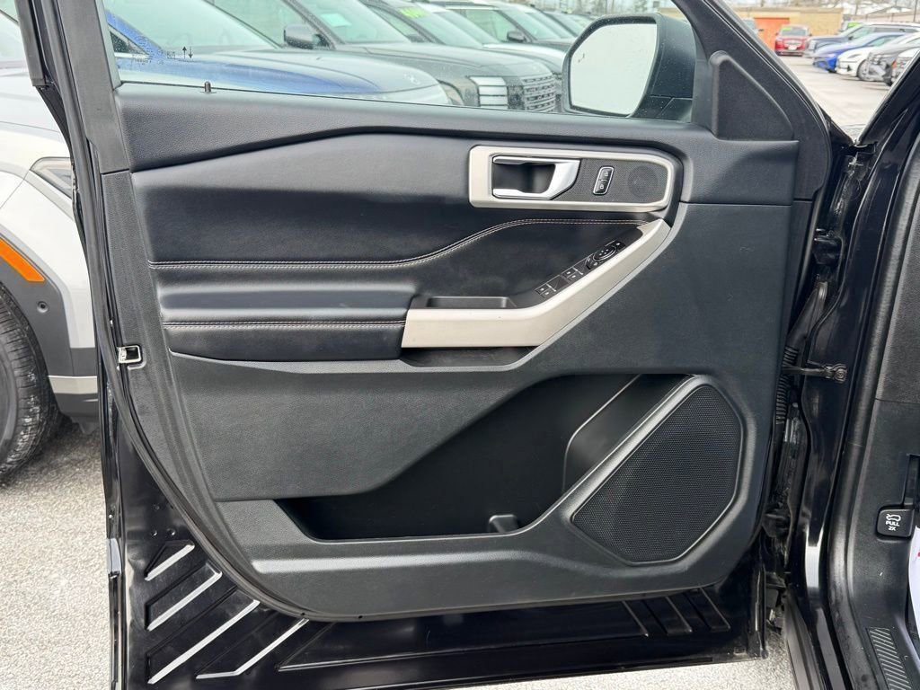 Certified 2022 Ford Explorer XLT w/ Equipment Group 202A image 12