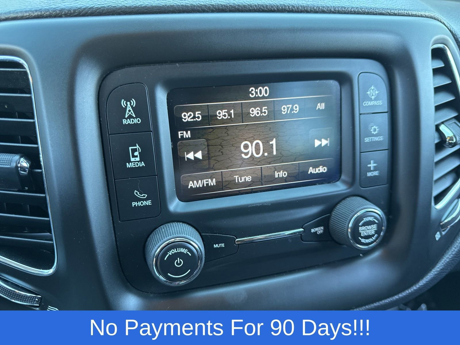 Used 2017 Jeep Compass Latitude image 17