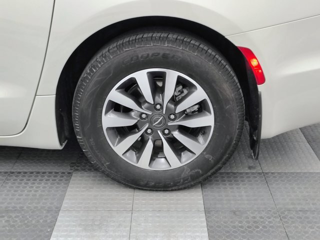 Used 2021 Chrysler Pacifica Touring-L w/ Uconnect Theater Family Group FWD image 16