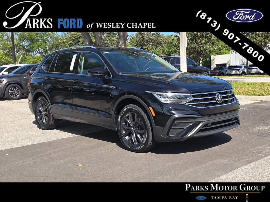 Used 2023 Volkswagen Tiguan SE w/ Panoramic Sunroof Package FWD image 1